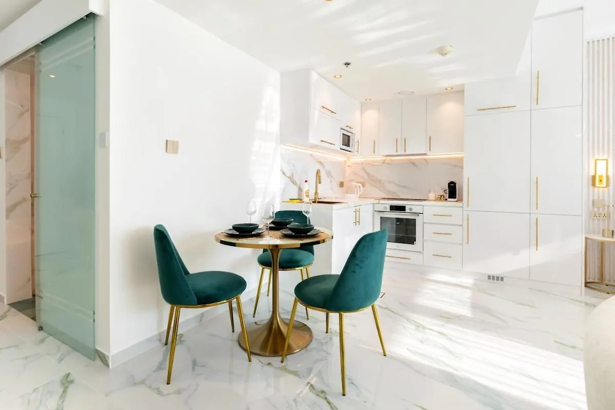 First Class Studio Chic Modern Urban Escape Dubaj